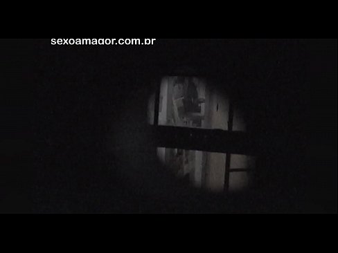 ❤️ Блонді таємно знімає на відео сусідський вуайерист, прихований за порожнистими цеглами ❤️ Красиве порно на uk.ergoupa.top ❤